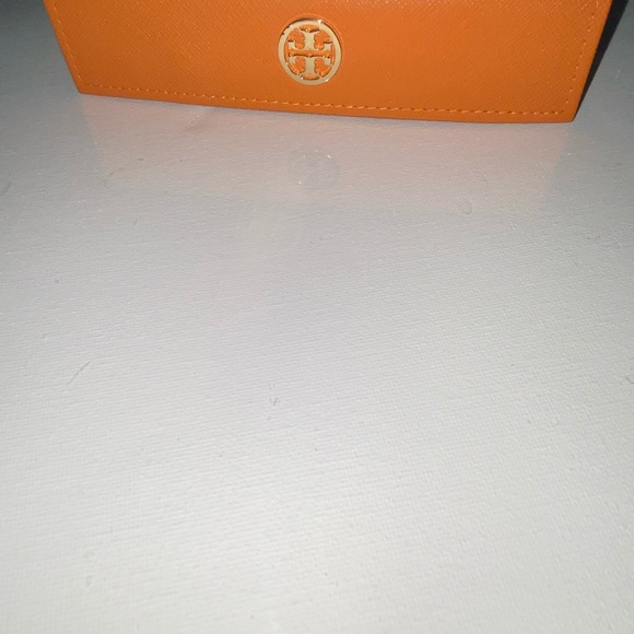 Torry Burch multi purpose case new - Picture 15 of 15